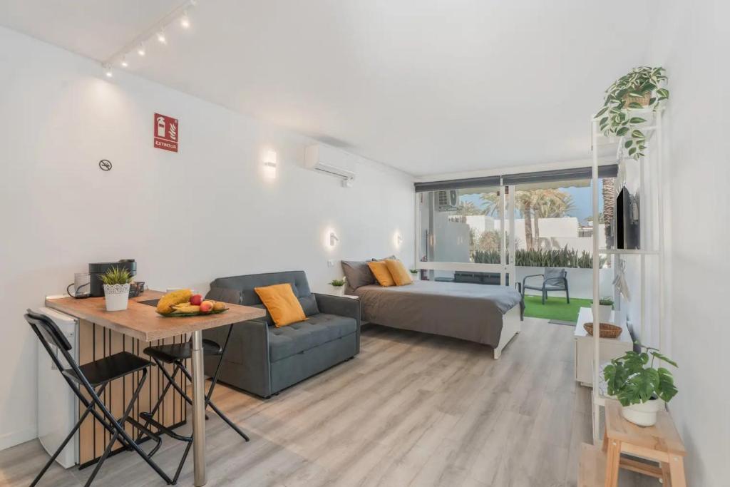 Moderno Estudio con Piscina en Arona - Ideal para Parejas