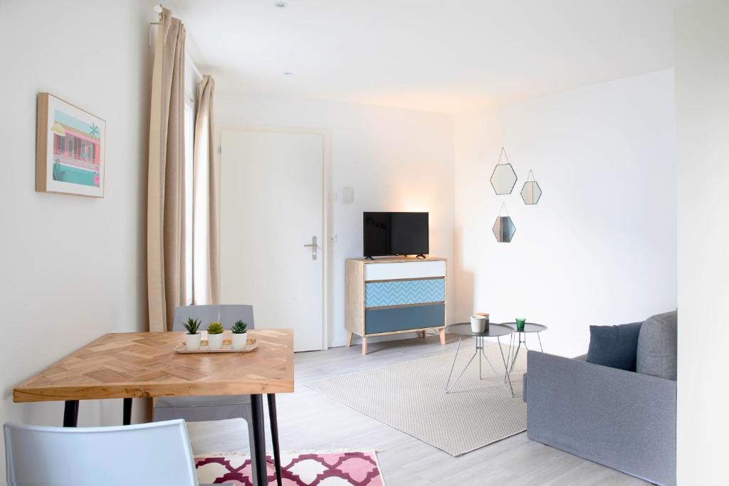 Modern Smart Studios with Prime City Center Location - AL9