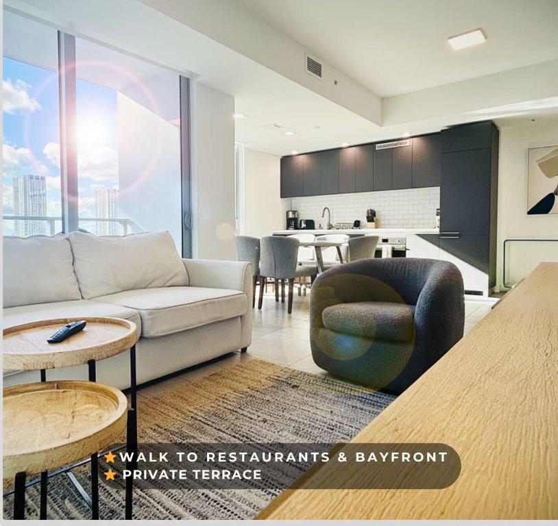 Χώρος καθιστικού στο Rare Corner Unit Private Terrace & Sunset Views