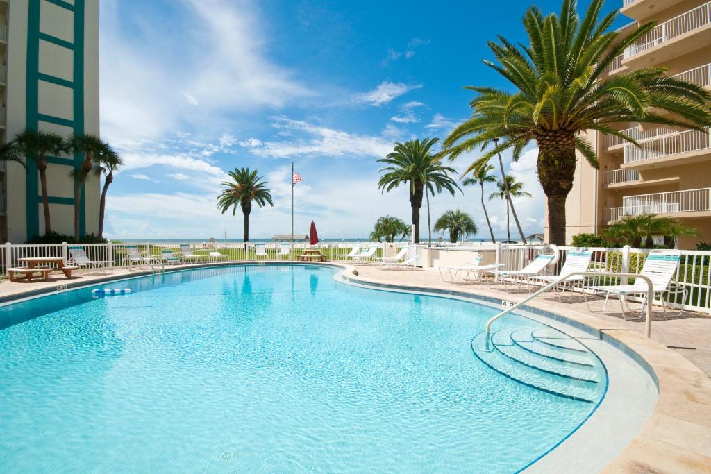 Piscina de la sau aproape de Jamaica Royale #42- 3 Heated Pools On The Beach!