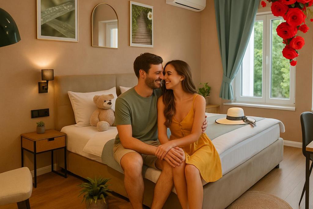 Ein Mann und eine Frau auf einem Bett in der Unterkunft Luxury Apart-Hotel in Bukarest
