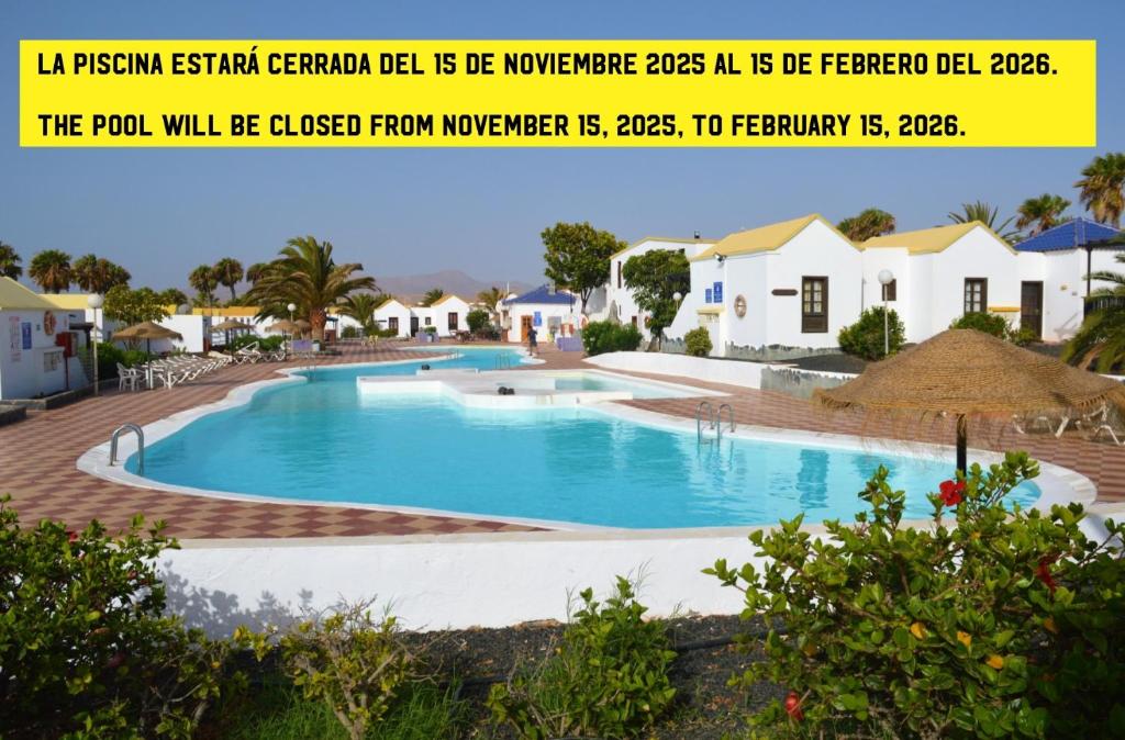 The swimming pool at or close to Bungalow Tetir in Caleta de Fuste