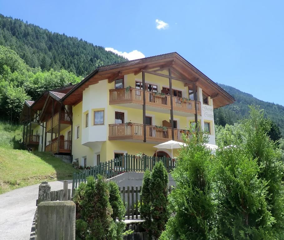Nespecifikovaný výhled na hory nebo výhled na hory při pohledu z hotelu