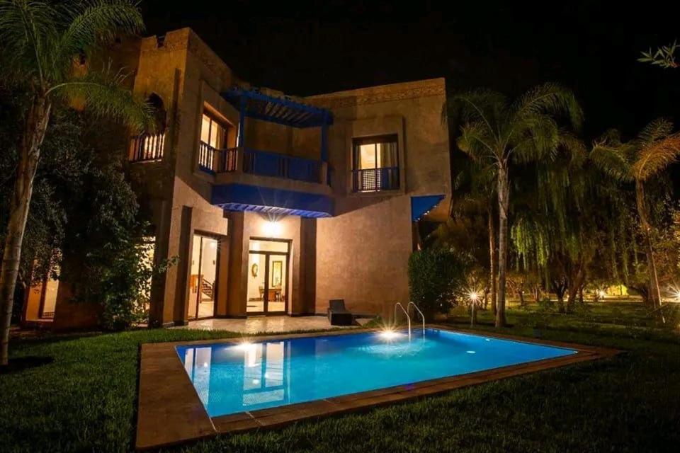 Bazén v ubytování Complexe villa and Restaurant nebo v jeho okolí