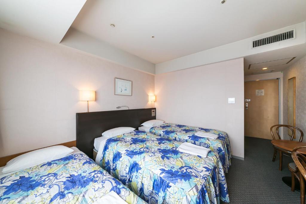Postel nebo postele na pokoji v ubytování Yokohama Techno Tower Hotel