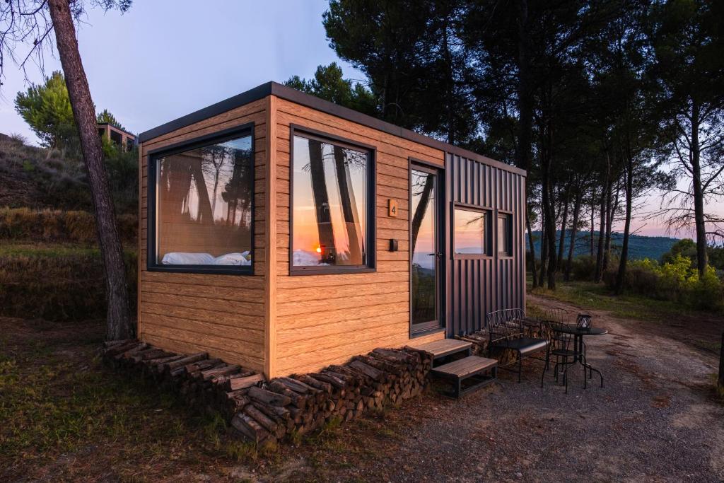 a tiny house with a window and a table at Cabañas en el bosque cerca de Barcelona in Talamanca