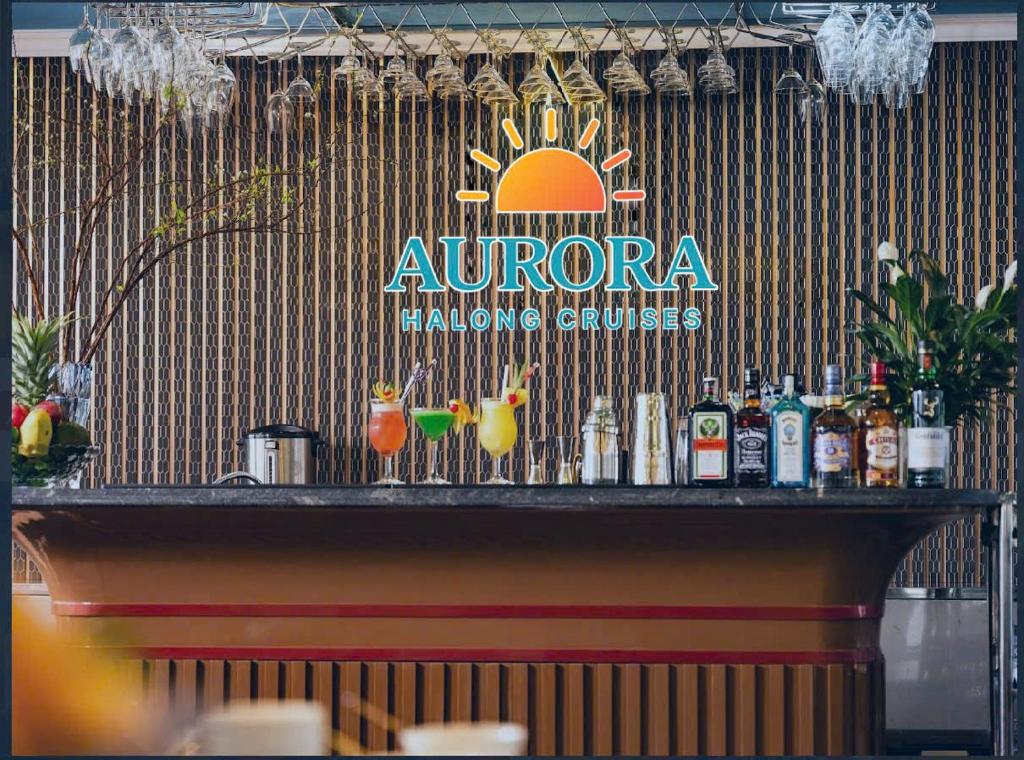 een balk met een bord waarop staat eruora healing curses bij Aurora Cruises in Ha Long