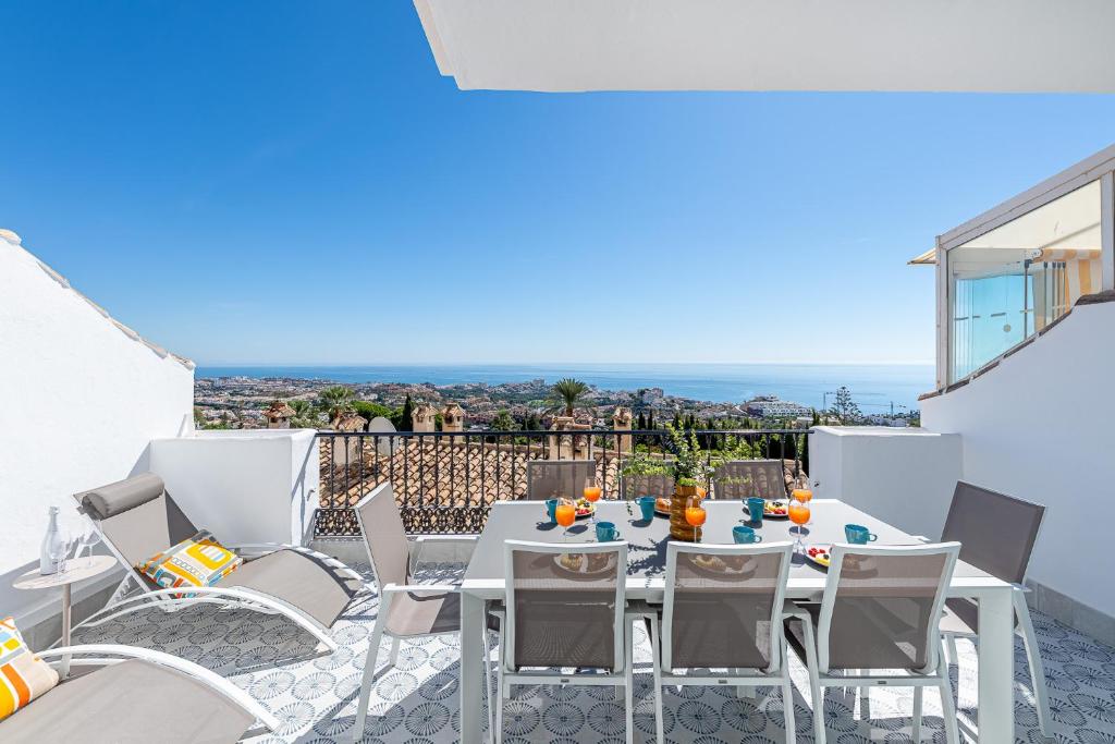 797 HOLIDAY RENTALS-Blue Pearl, Luxury Apartment with Stunning Views