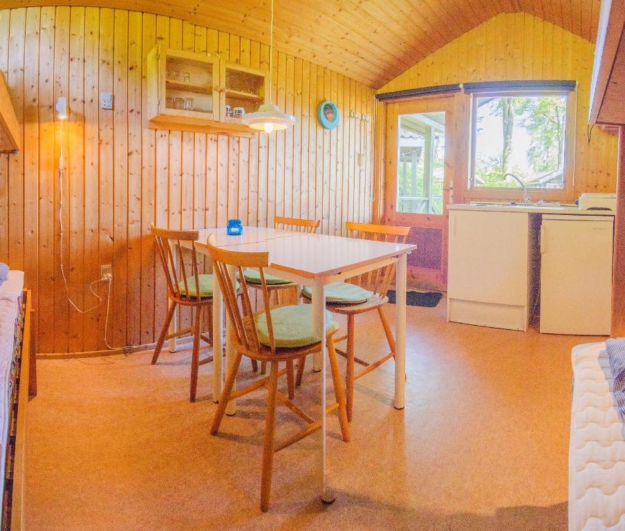 Kuchyň nebo kuchyňský kout v ubytování Nysted Strand Camping & Cottages