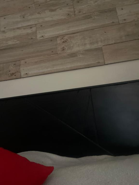a bedroom with a wooden ceiling and a red pillow at Cabaña vista al vall in Paraíso