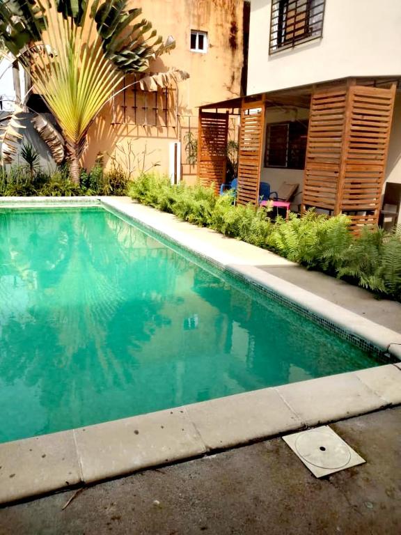 Swimmingpoolen hos eller tæt på CNS Guest House