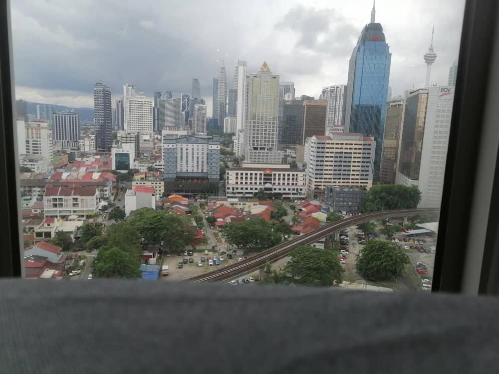 REGALIA RESIDENCE KLCC VIEW INFINITY POOL by BT RZQNA Images
