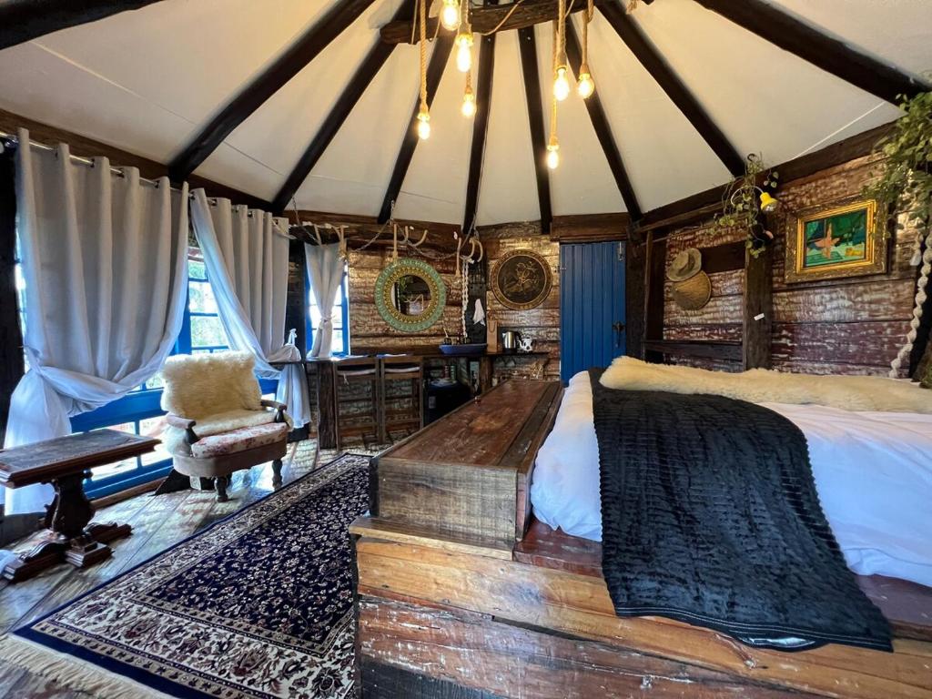 a bedroom with a large bed in a tent at CABANA OCTAGONAL c BANHEIRA in Urubici