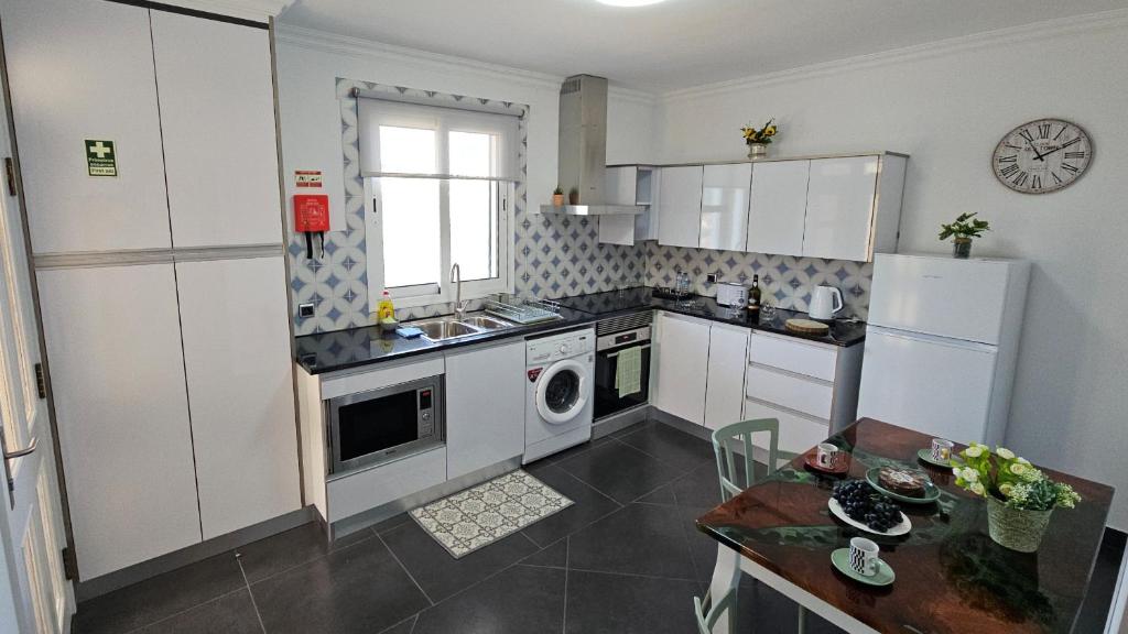 Køkken eller tekøkken på Lower Floor In Flor do Campo - Santana