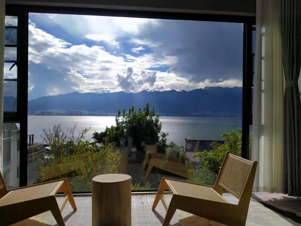 a room with a large window with a view of the water at sea konws NO2 in Dali Airport