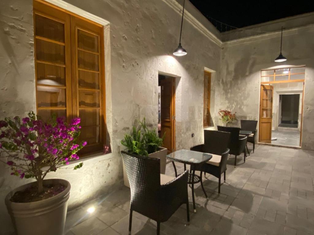 a restaurant with chairs and tables and a potted plant at Inti Paqari in Arequipa