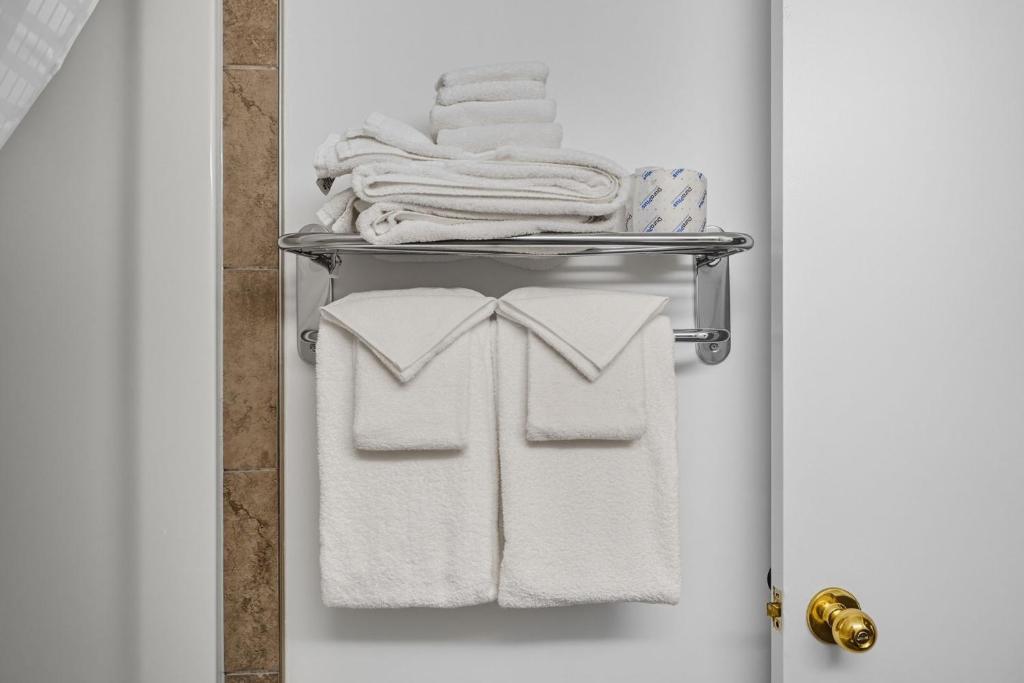 
Standard Queen Room with Two Queen Beds
