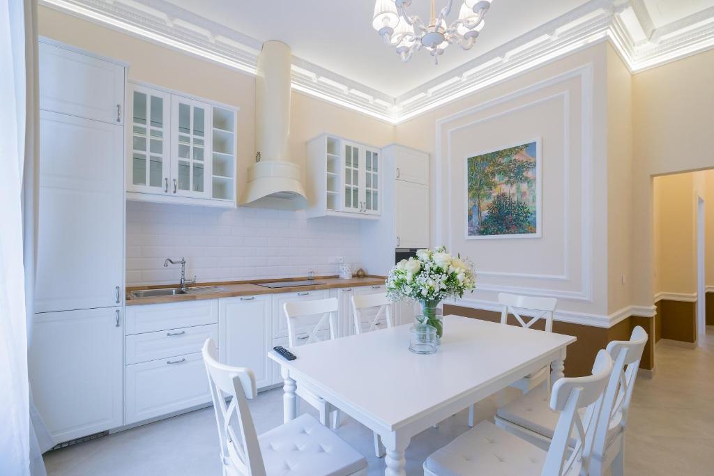 
Suite "Pastel" with Dining Area
