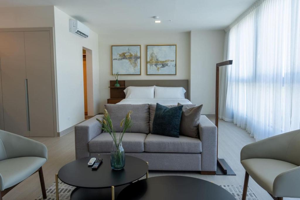 Posezení v ubytování Furnished Studio Apartment in Panama with a view