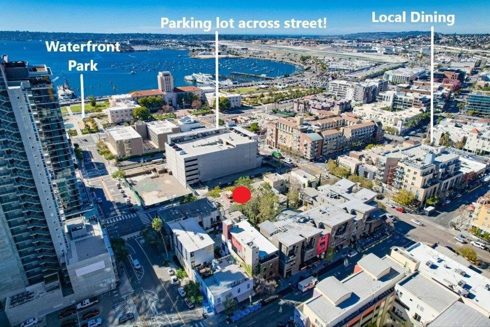 una vista aérea de una ciudad con edificios en Kettner Row 1, en San Diego