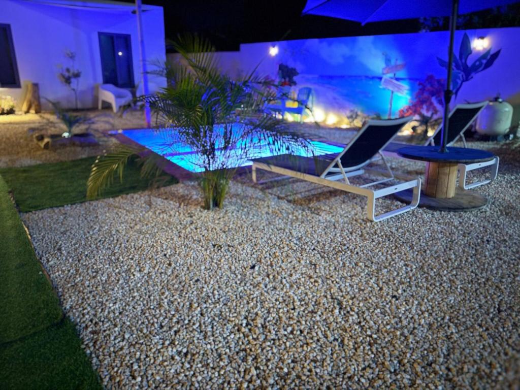 Piscina de la sau aproape de Curacao - 2 Bedroom Getaway - 9min/Beach & Airport
