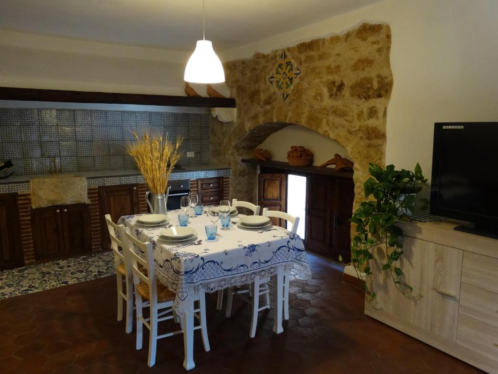 TV a/nebo společenská místnost v ubytování L'Arenaria Casa Vacanze
