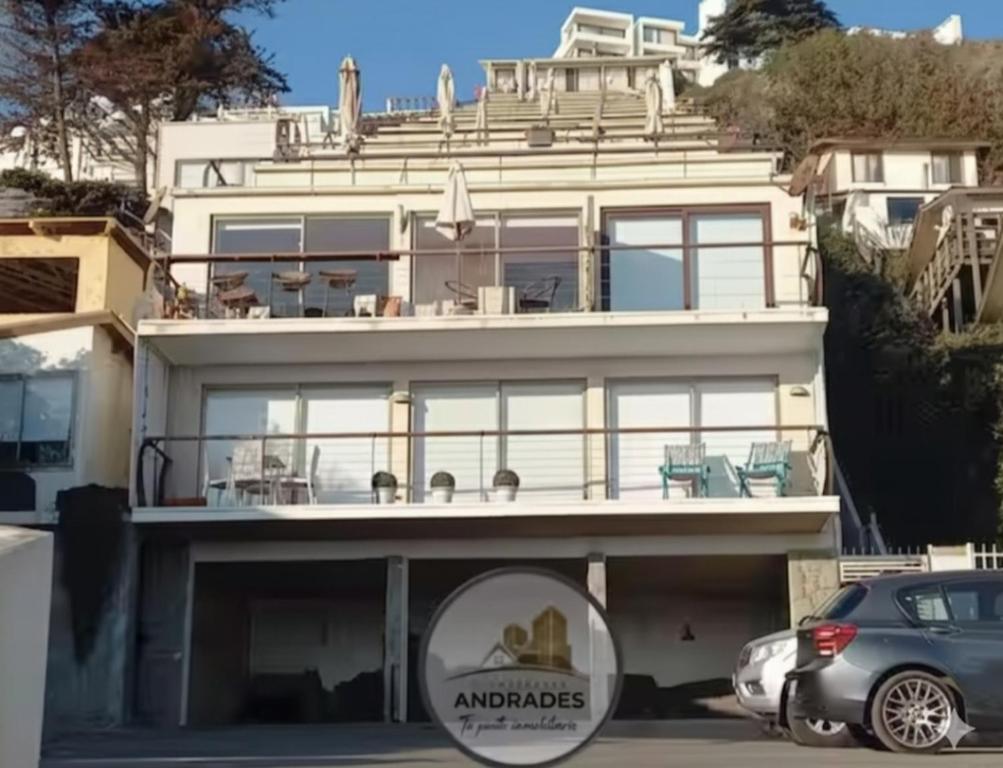 Το κτήριο όπου στεγάζεται  το διαμέρισμα