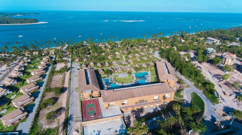 an aerial view of a house on the beach at Studio no Eco Resort Praia dos Carneiros - Serviços de Limpeza Diária in Tamandaré