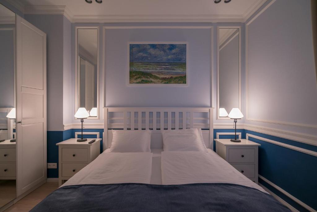 Postel nebo postele na pokoji v ubytování Revelton Suites Karlovy Vary