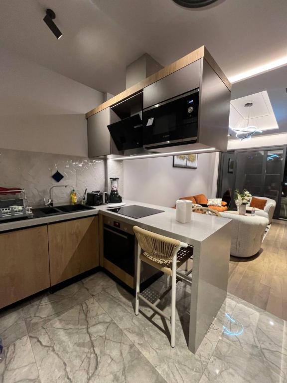 The Diamond In City Luxury Suites By ZENORA Living photo