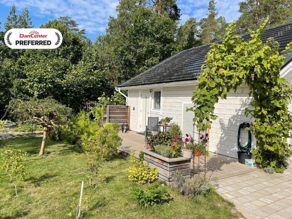 Zahrada ubytování 4 person holiday home in BORGHOLM