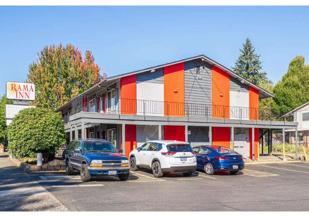 a building with cars parked in a parking lot at Hotel O Rama Inn & RV Park in Washougal