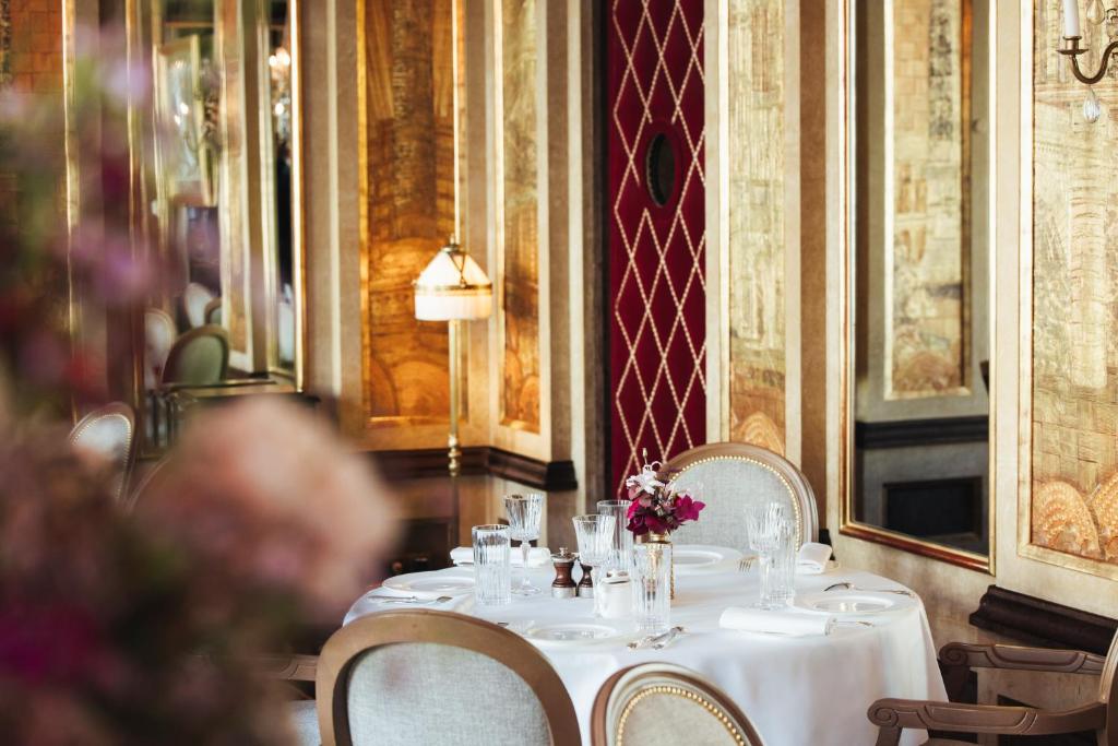 Hôtel Fouquet's Paris photo