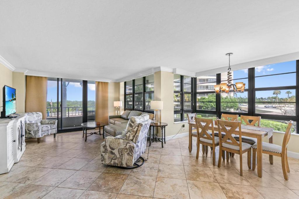 Off Grid Rentals With Penthouse Curly Willow Wrap Around Balcony Reference: Beachside Wrap Around Balcony Marco Island Updated Prices 2026
