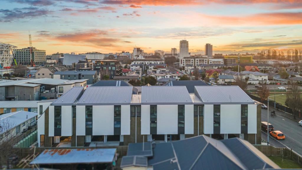 New 3BR with garage - Central Stay Near Christchurch Best - Resim 24