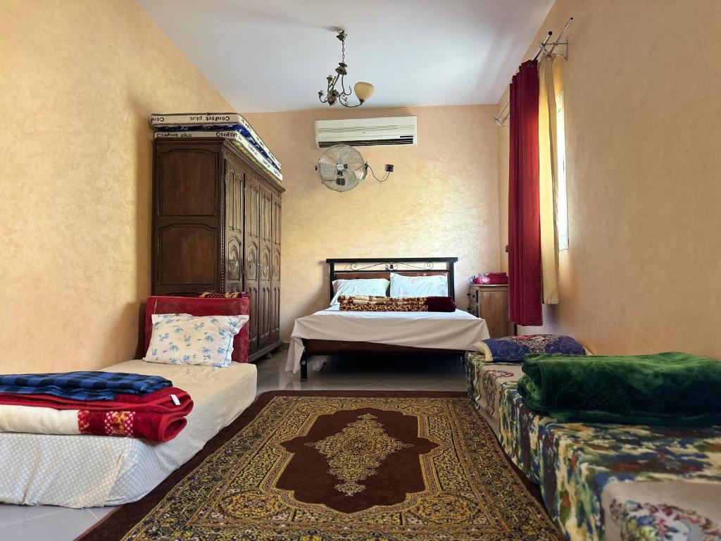 Ένα ή περισσότερα κρεβάτια σε δωμάτιο στο Maison Merzouka - Rustic Stay in the Taza Countryside