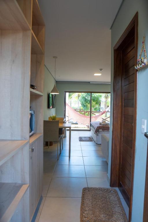 a kitchen and dining room with a view of a table at Villas BobZ Ap 110 in Barrinha