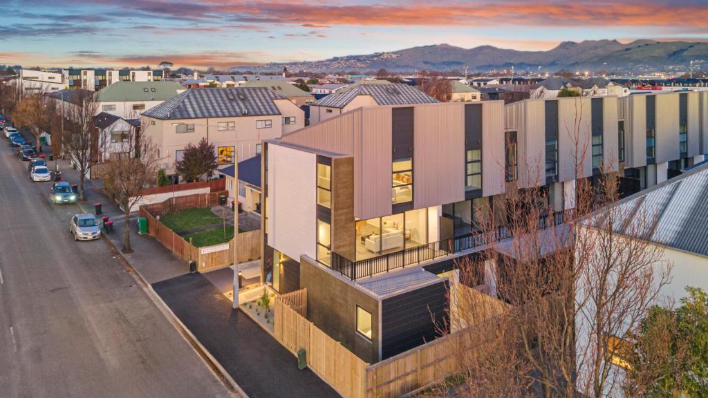 Newly Built 3BR with garage - Perfect for Groups - Resim 25