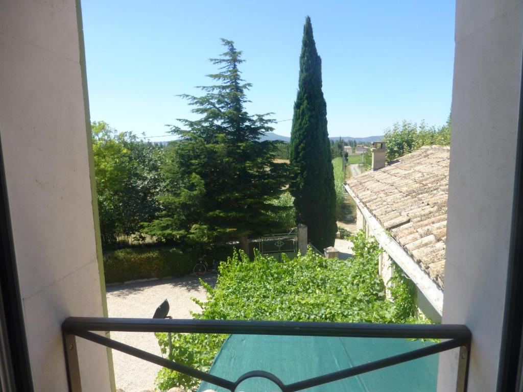 a view from the balcony of a house at B&B Les Argiles in Mérindol