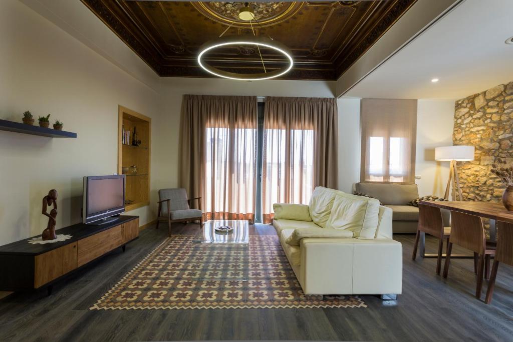 Televízia a/alebo spoločenská miestnosť v ubytovaní Apartament Major 33