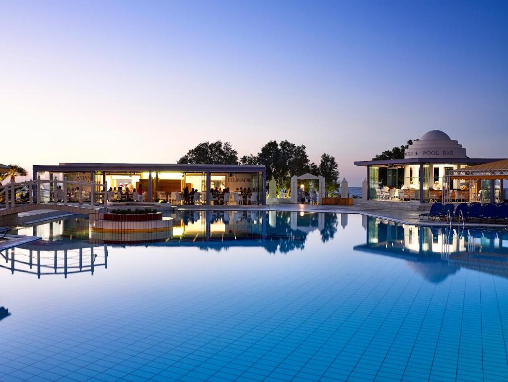 a view of the pool at the resort at Serita Beach Hotel in Hersonissos