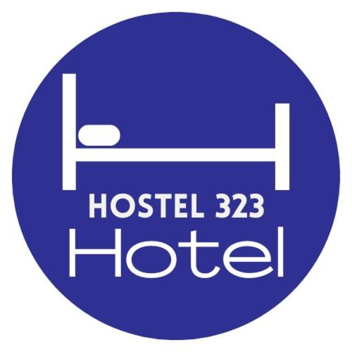 ein Schild mit der Aufschrift „Krankenhaus“ und einem Bett in der Unterkunft Hostel um espaço perfeito para seu descanso in Cianorte