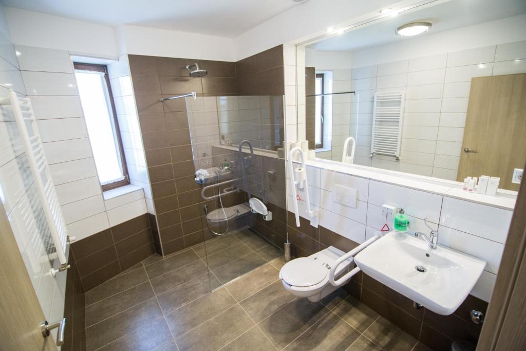 Koupelna v ubytování Öregtölgy Vendégház