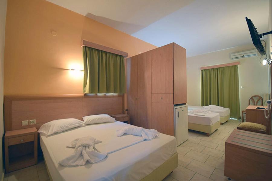 Postel nebo postele na pokoji v ubytování Plaz Hotel