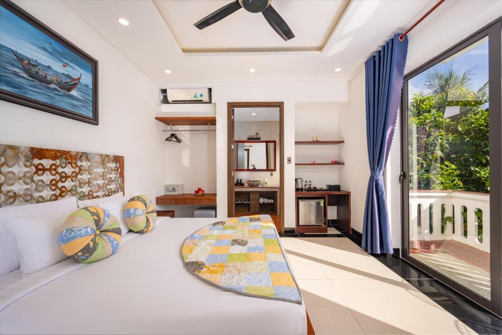 CocoPalm Hoi An River Beach - 14