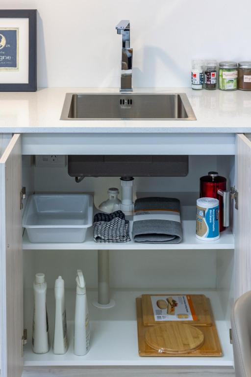 Like A Hotel Room, But Better Single Level Studio - Resim 9