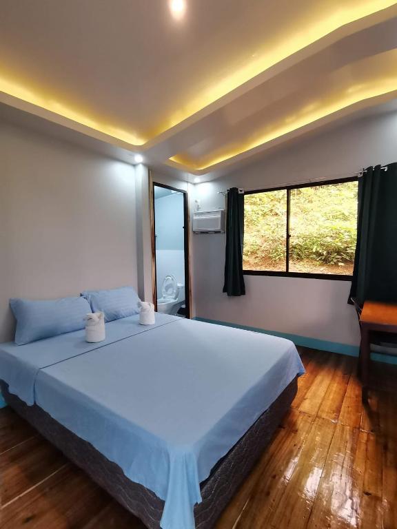 Postel nebo postele na pokoji v ubytování SandGrizz Tourist Inn