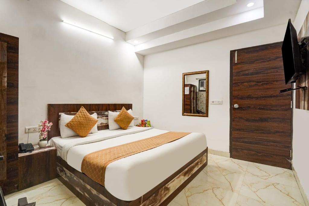 a bedroom with a large bed in a room at Hotel Aerotech Near Delhi Airport in New Delhi