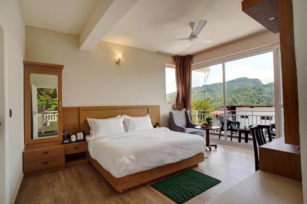 Ένα ή περισσότερα κρεβάτια σε δωμάτιο στο Neelkanth - The Himalayan View Abode