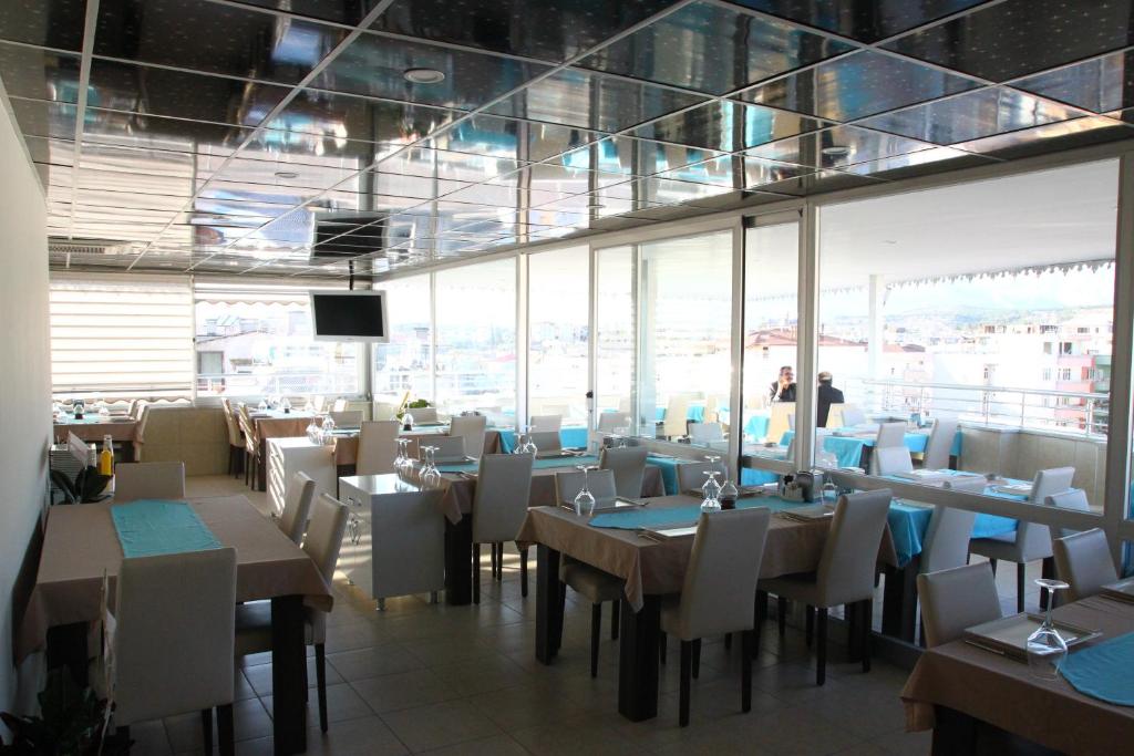 Restaurace v ubytování Deveci Hotel
